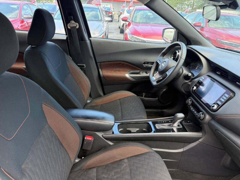 2024 Nissan Kicks SR
