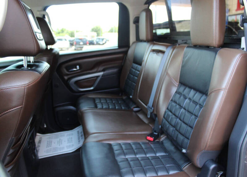 2017 Nissan Titan SV