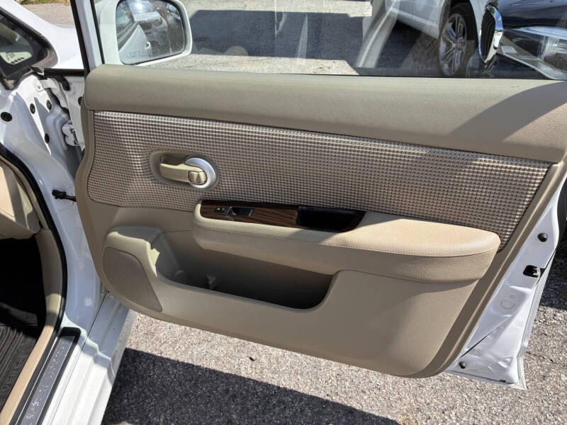 2012 Nissan Versa 1.8 SL