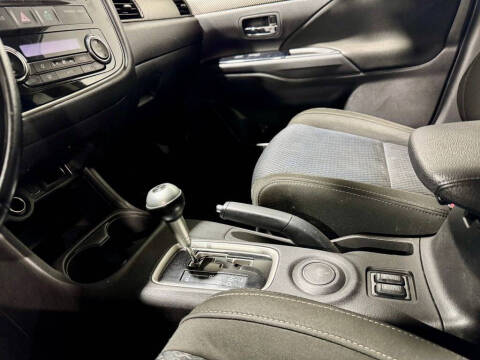 2016 Mitsubishi Outlander SE