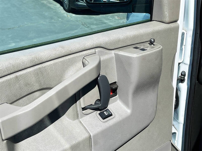 2024 Chevrolet Express 2500