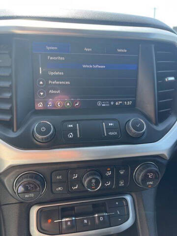 2023 GMC Acadia SLT