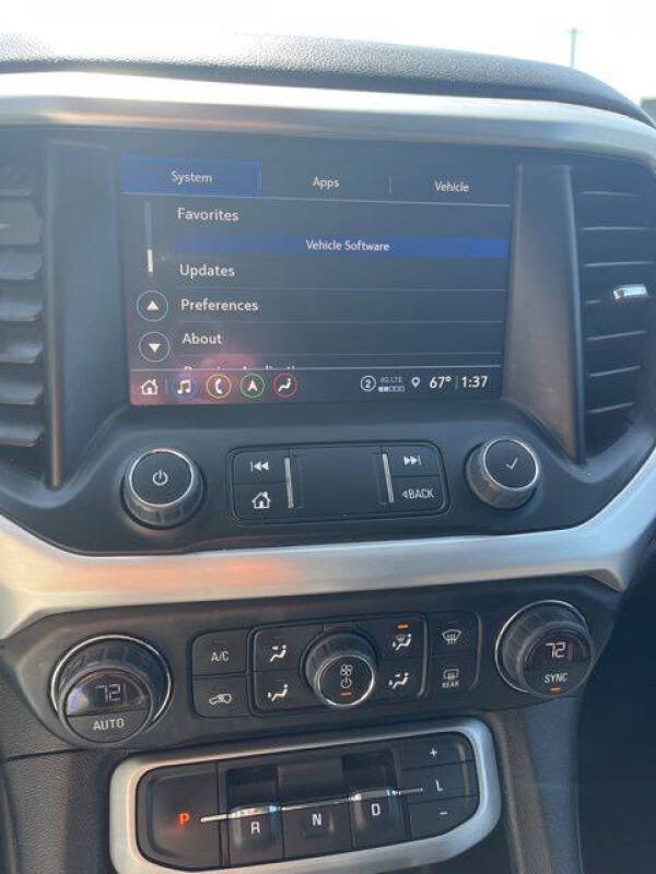 2023 GMC Acadia SLT