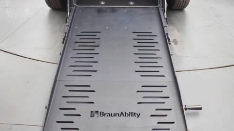 2025 Chrysler Voyager LX