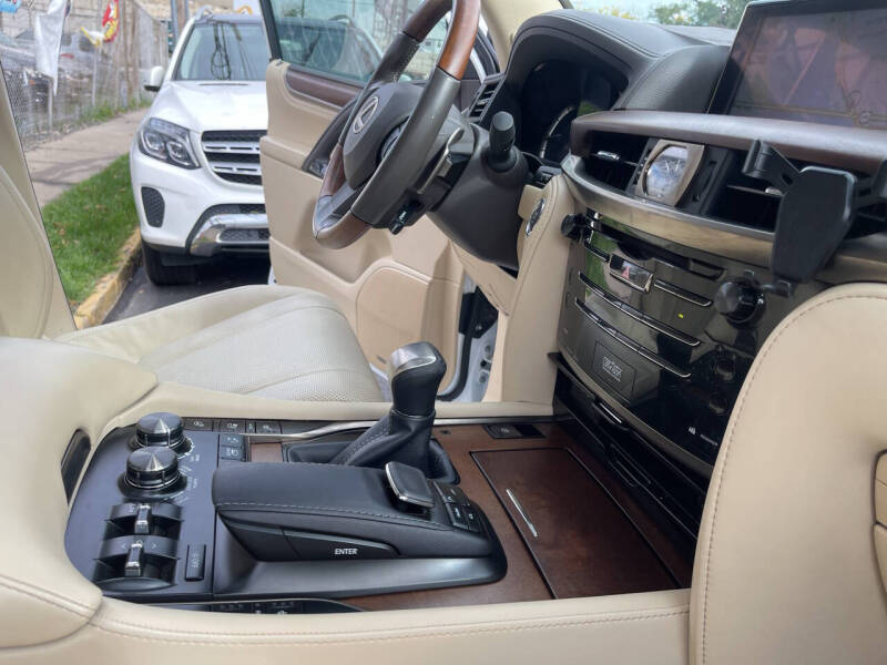 2016 Lexus LX 570