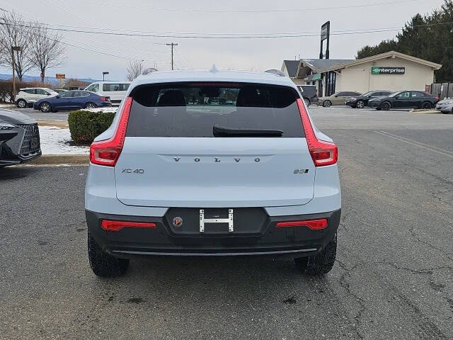 2026 Volvo XC40 B5 Plus