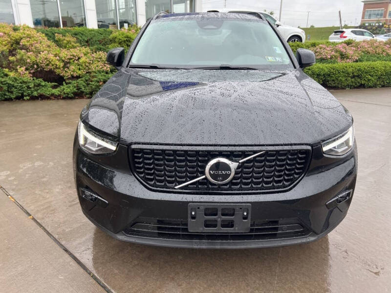 2023 Volvo XC40 B5 Plus Dark Theme