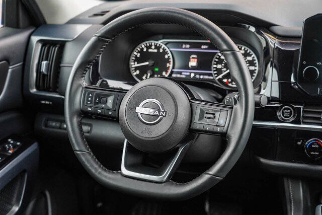 2023 Nissan Pathfinder SL