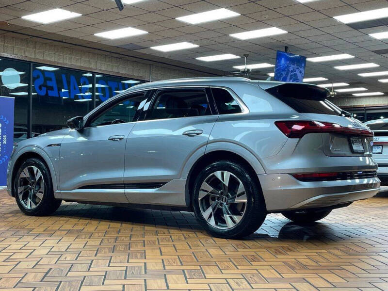 2022 Audi e-tron quattro Premium Plus