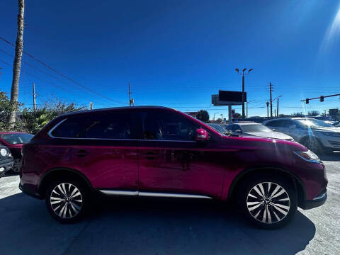 2020 Mitsubishi Outlander SE