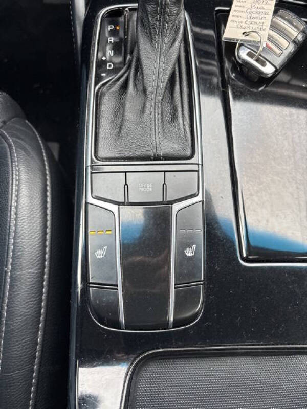 2017 Kia Cadenza Premium