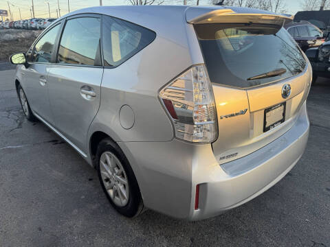 2012 Toyota Prius v Five