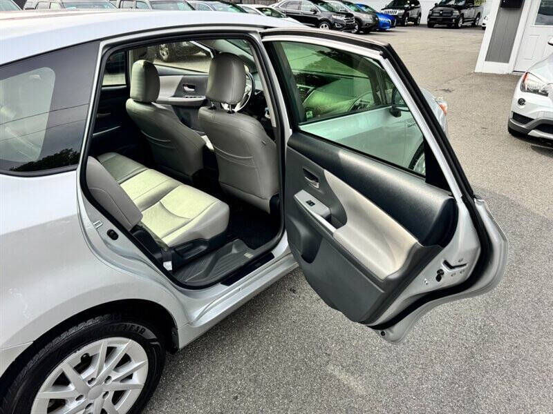 2014 Toyota Prius v Two