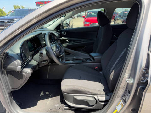 2024 Hyundai Elantra SE