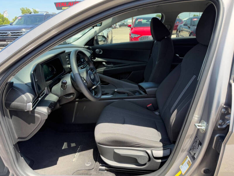 2024 Hyundai Elantra SE