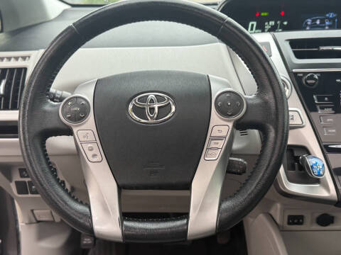 2017 Toyota Prius v Five