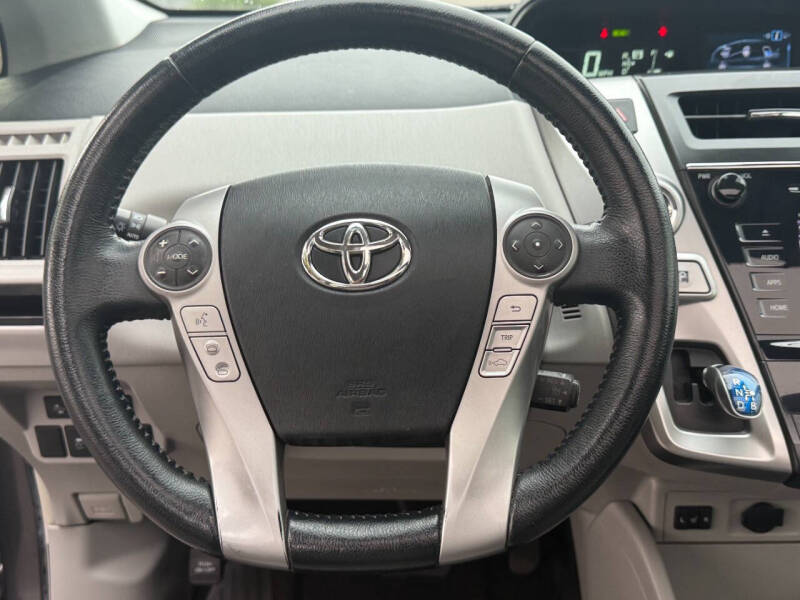 2017 Toyota Prius v Five