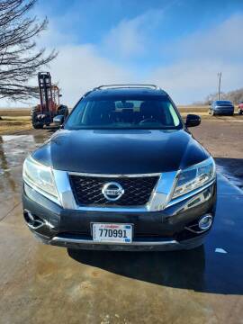 2014 Nissan Pathfinder for sale at Venture Motor in Madison SD