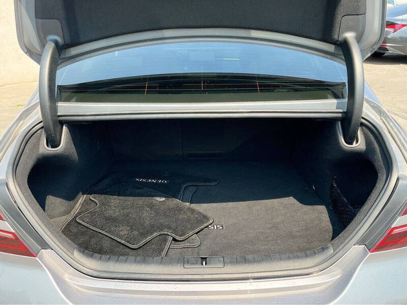 2023 Genesis G70