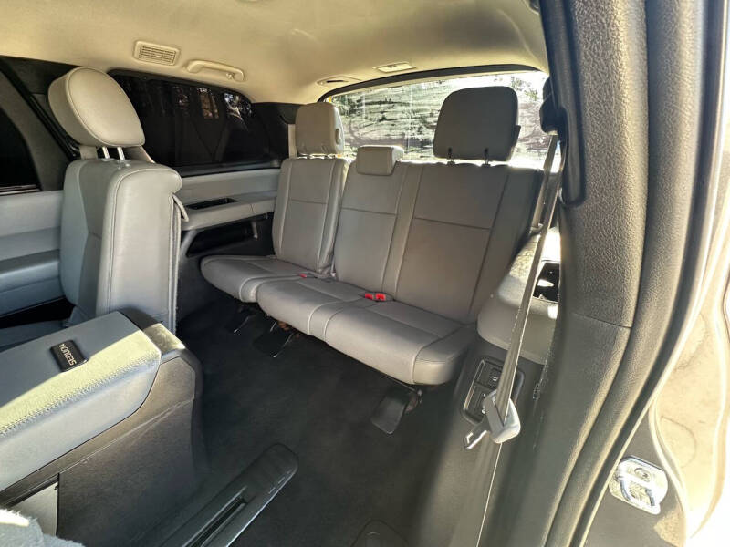 2014 Toyota Sequoia Platinum photo 10