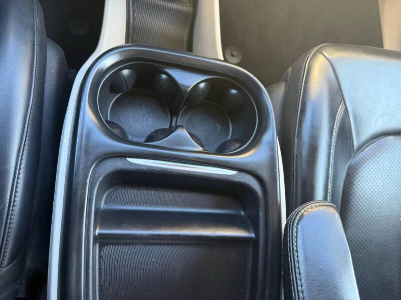 2020 Chrysler Voyager LXi