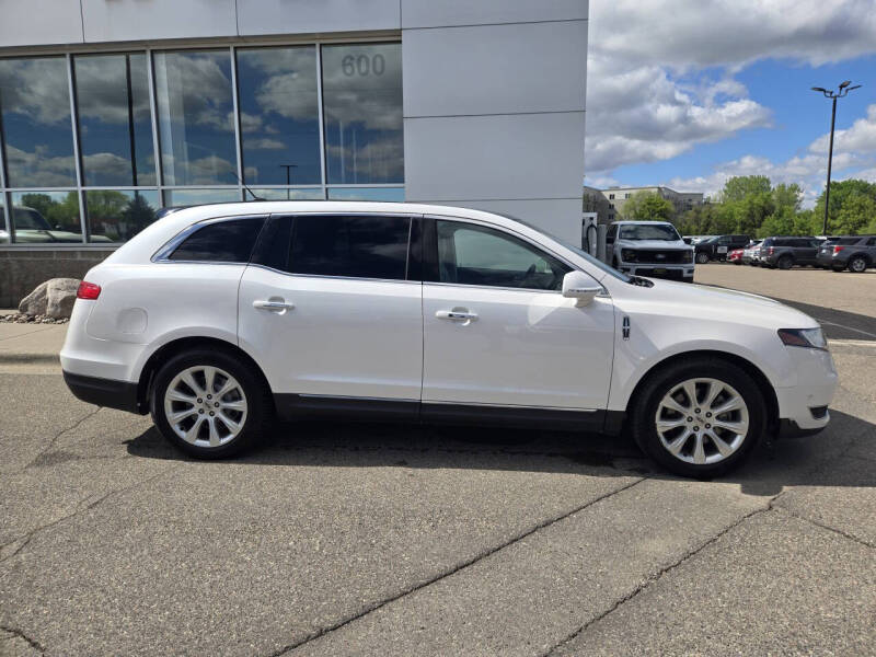 2017 Lincoln MKT Elite