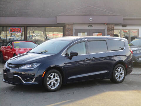 2018 Chrysler Pacifica for sale at Lynnway Auto Sales Inc in Lynn MA