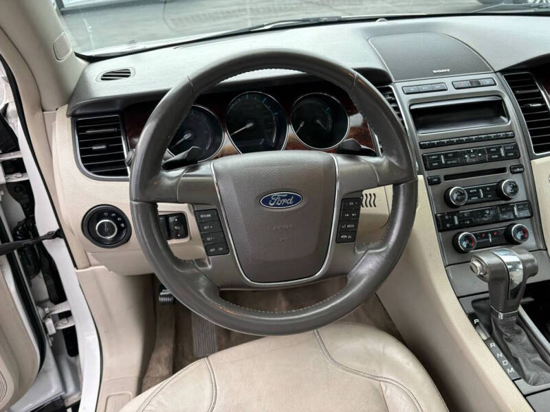 2011 Ford Taurus SEL