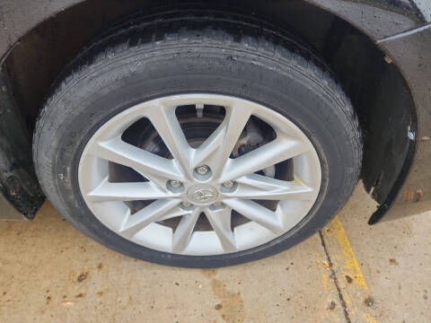 2014 Toyota Prius v Five