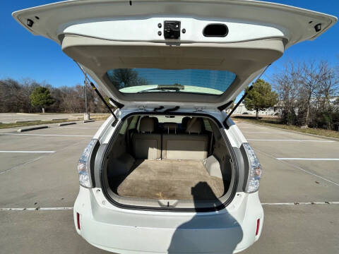 2013 Toyota Prius v Two