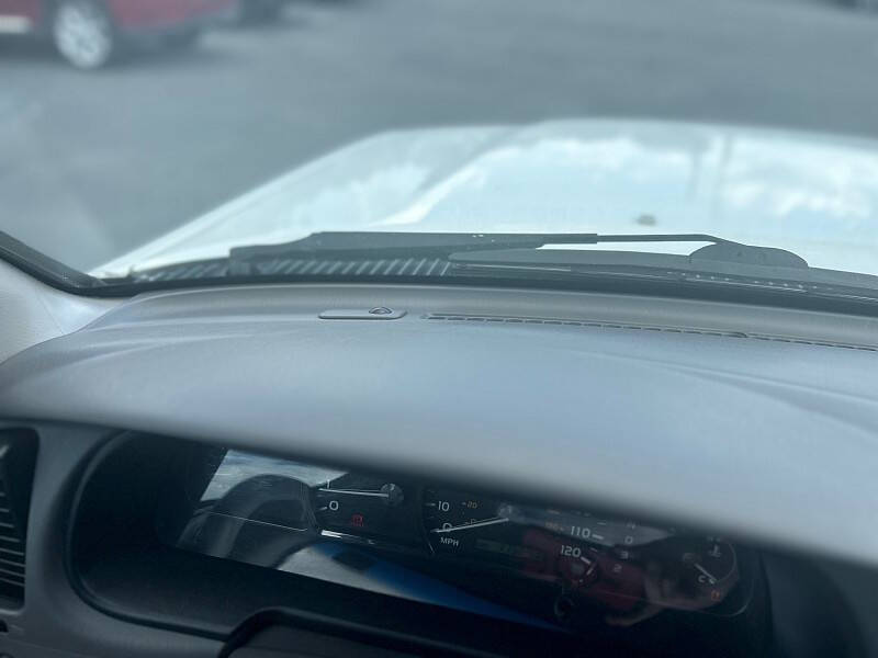 2005 Toyota Sequoia SR5