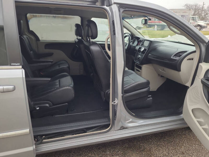 2013 Chrysler Town and Country Touring