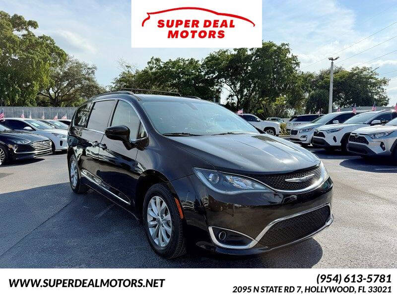 2017 Chrysler Pacifica Touring-L