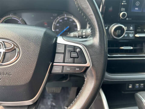 2022 Toyota Highlander Hybrid XLE