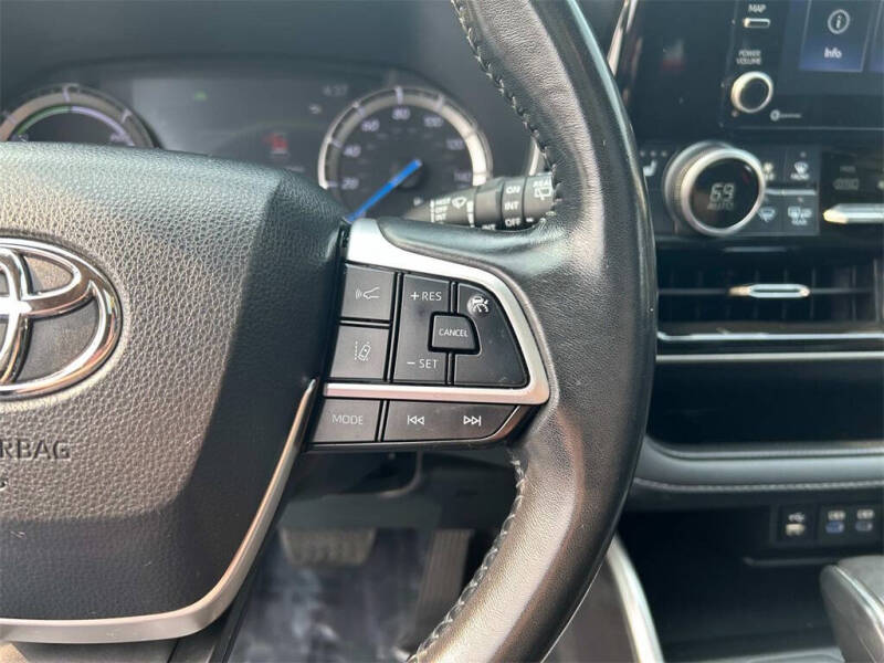 2022 Toyota Highlander Hybrid XLE