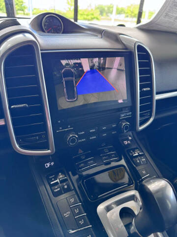 2018 Porsche Cayenne Platinum Edition