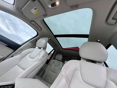 2017 Volvo XC90 T6 Momentum