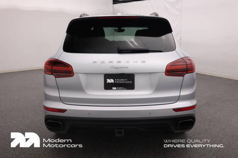 2017 Porsche Cayenne Platinum Edition