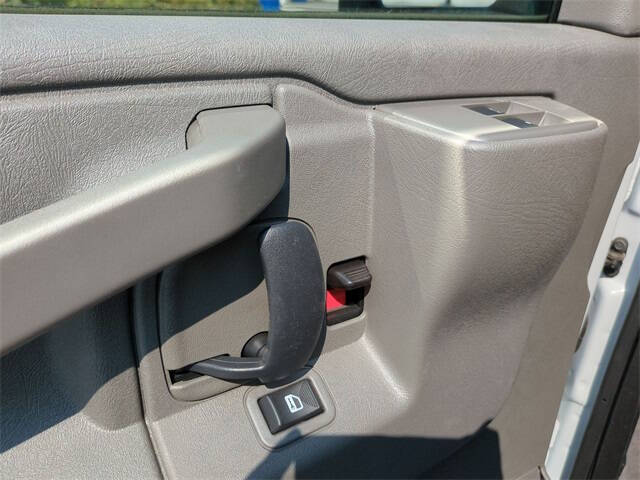 2025 Chevrolet Express 3500