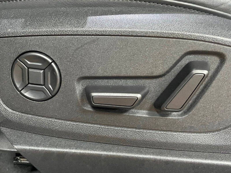 2022 Audi e-tron quattro Premium