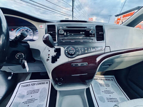 2013 Toyota Sienna XLE Mobility 7-Passenger