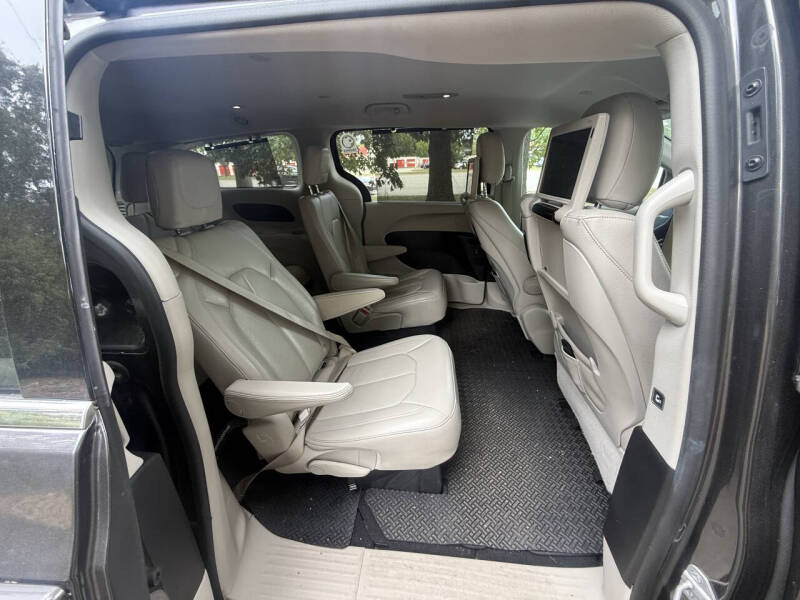 2017 Chrysler Pacifica Touring-L Plus