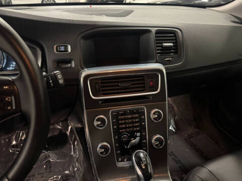 2015 Volvo V60 T5 Drive-E Platinum