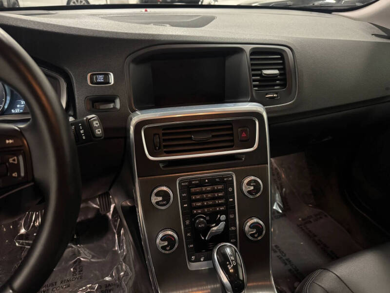 2015 Volvo V60 T5 Drive-E Platinum