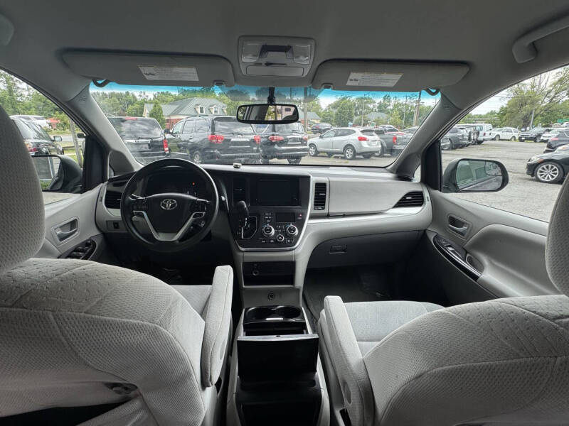 2015 Toyota Sienna LE 8-Passenger