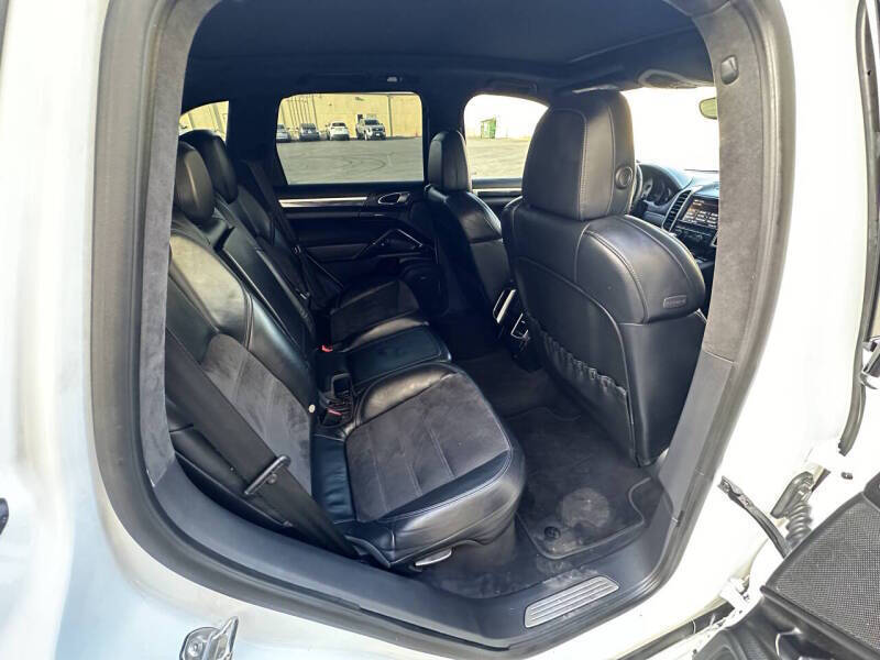 2013 Porsche Cayenne GTS