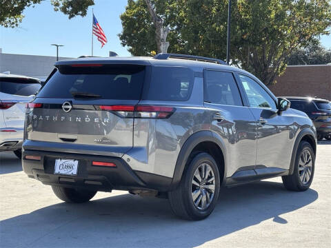 2024 Nissan Pathfinder SV