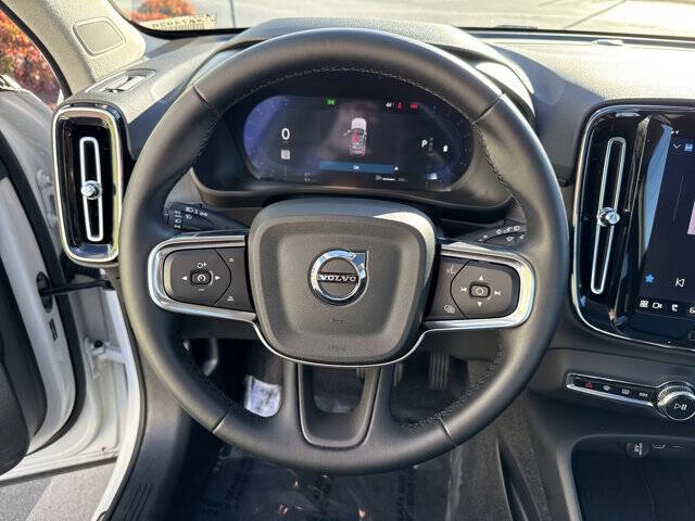 2025 Volvo XC40 B5 Core Bright Theme