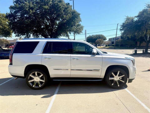 2016 Cadillac Escalade Luxury Collection