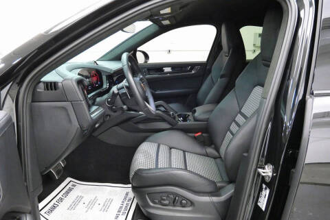 2025 Porsche Cayenne GTS Coupe